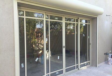 חלונות / ויטרינות / דלתות  בהתאמה אישית