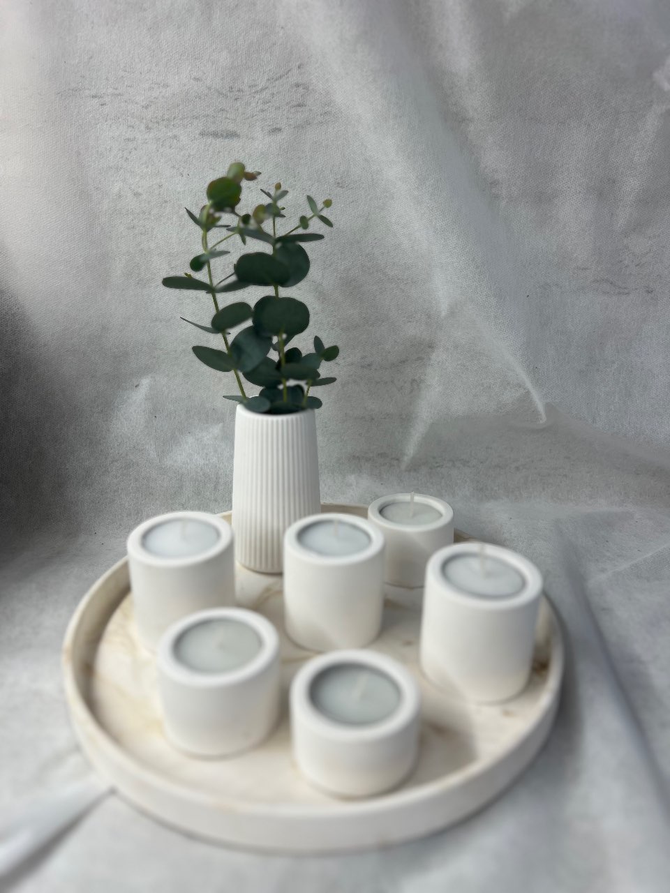 מגש עגול גדול בשילוב 6 פמוטים