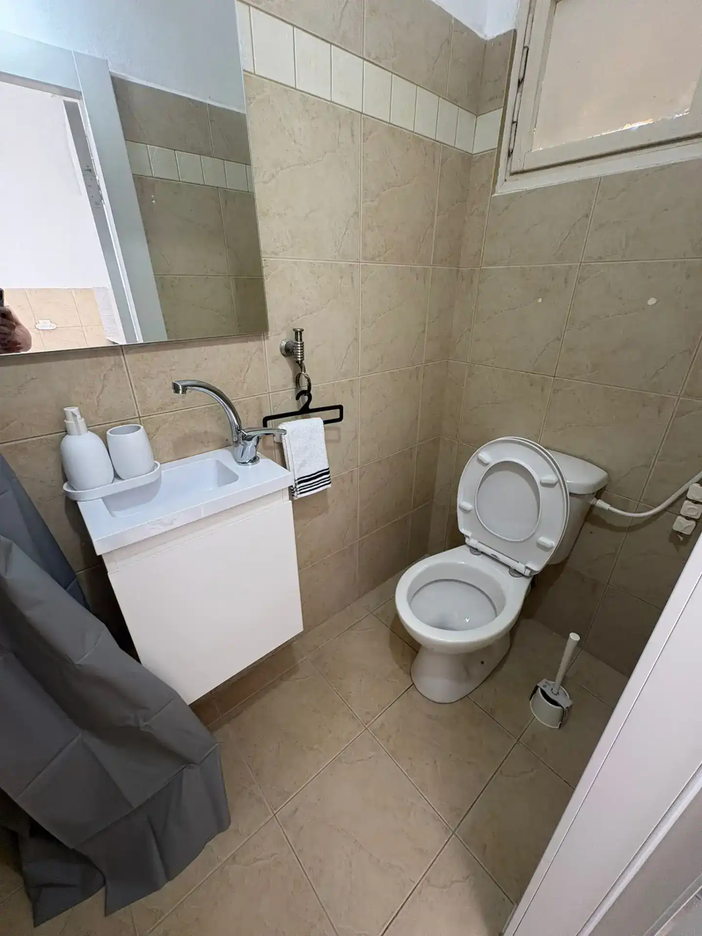 חדר רחצה ושירותים