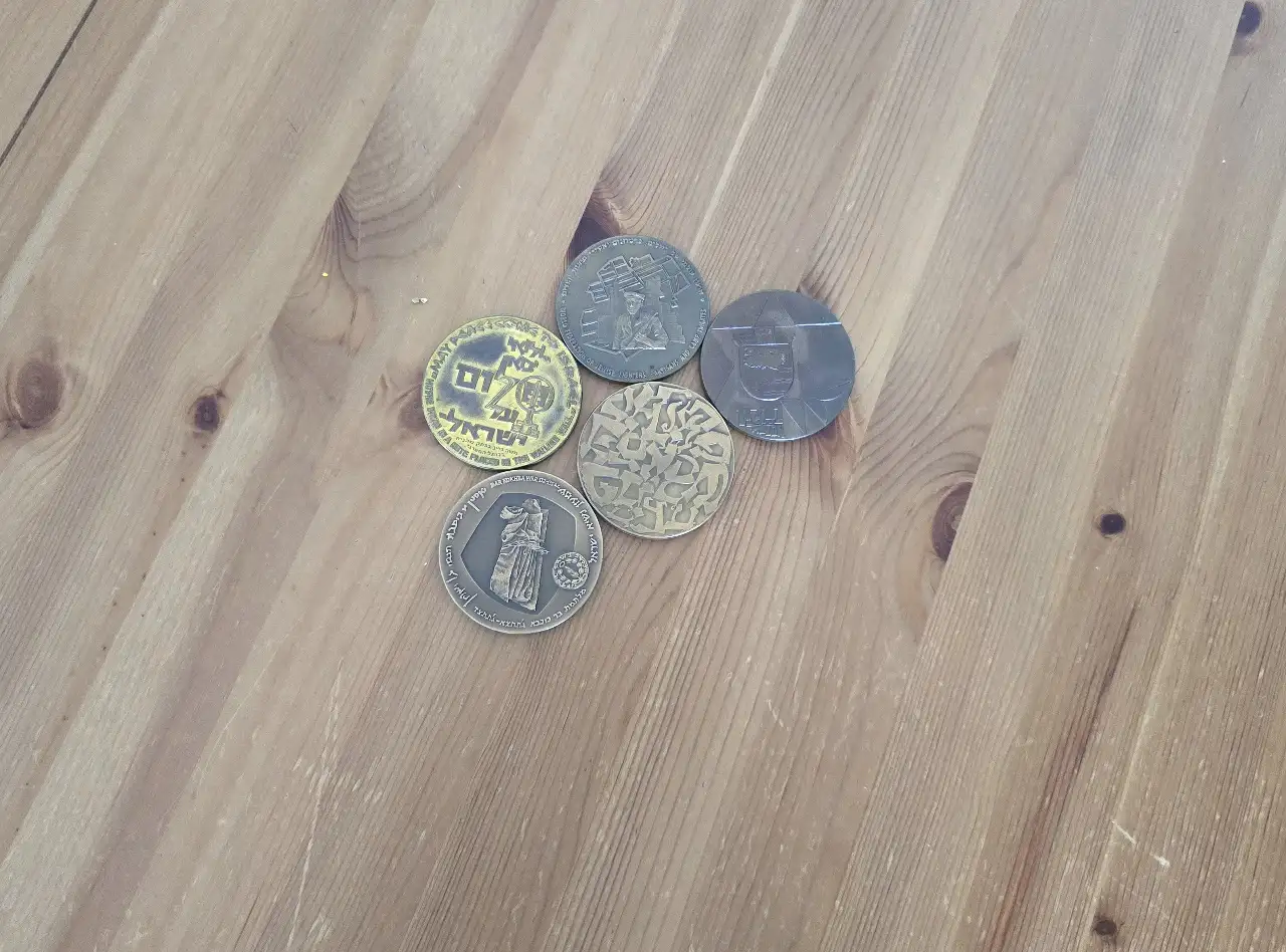 לוט של 5 מדליות ישראלינה כולם 4 י'ח מברונזה ואחד מפיז