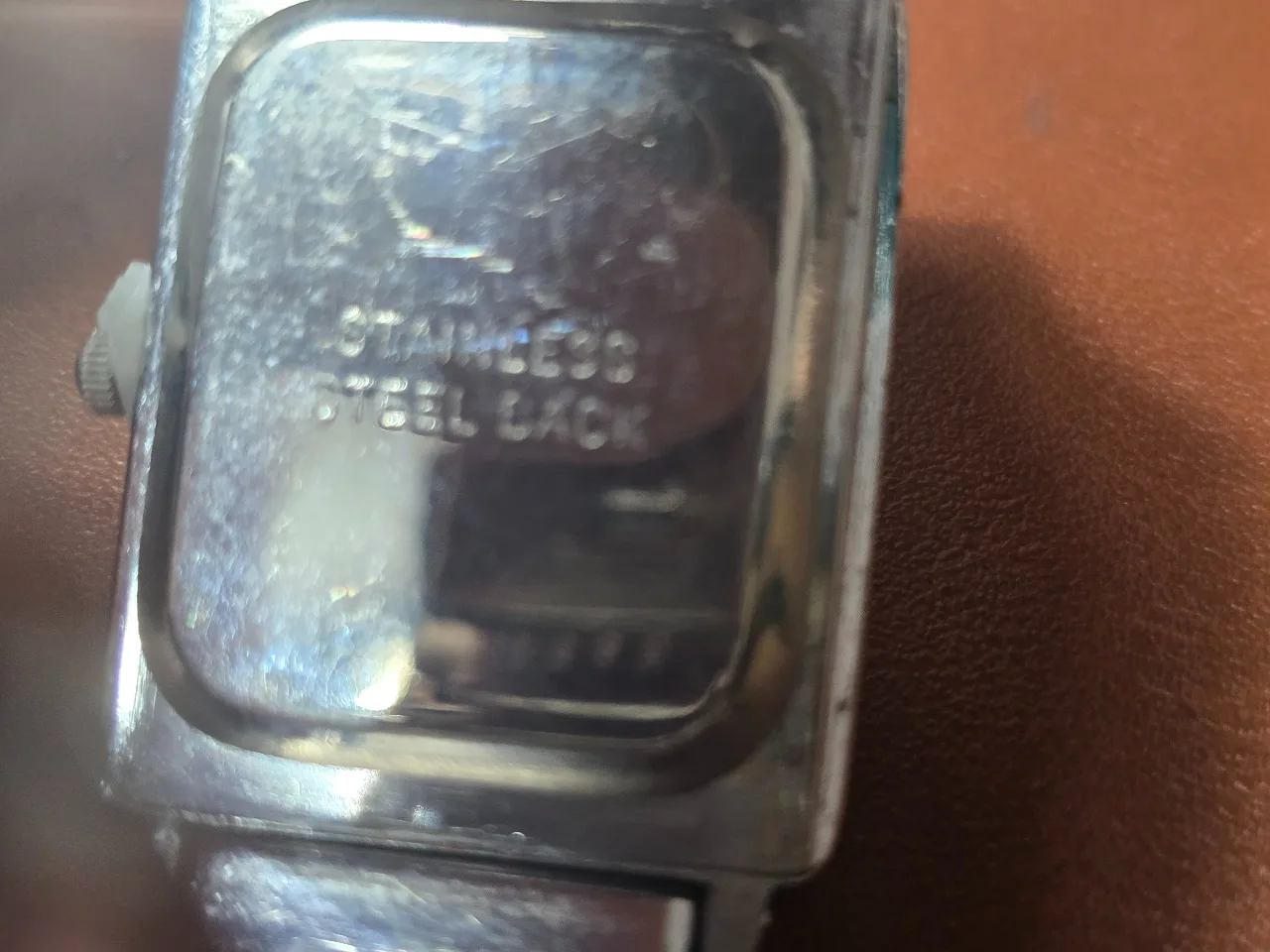 שעון יד אופנתי וחדש חוסר בסוללה