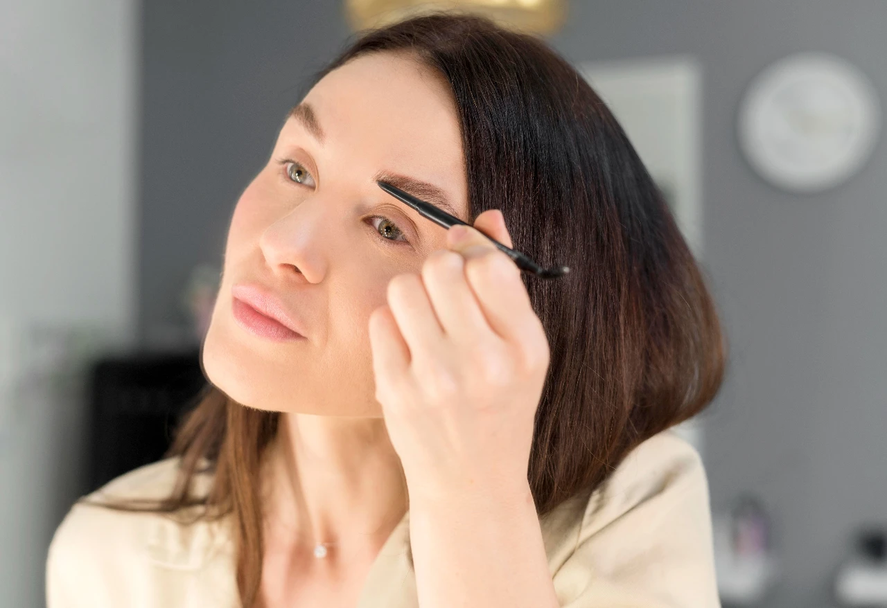 עיצוב גבות בטירת הכרמל – התאמה מלאה למבנה הפנים