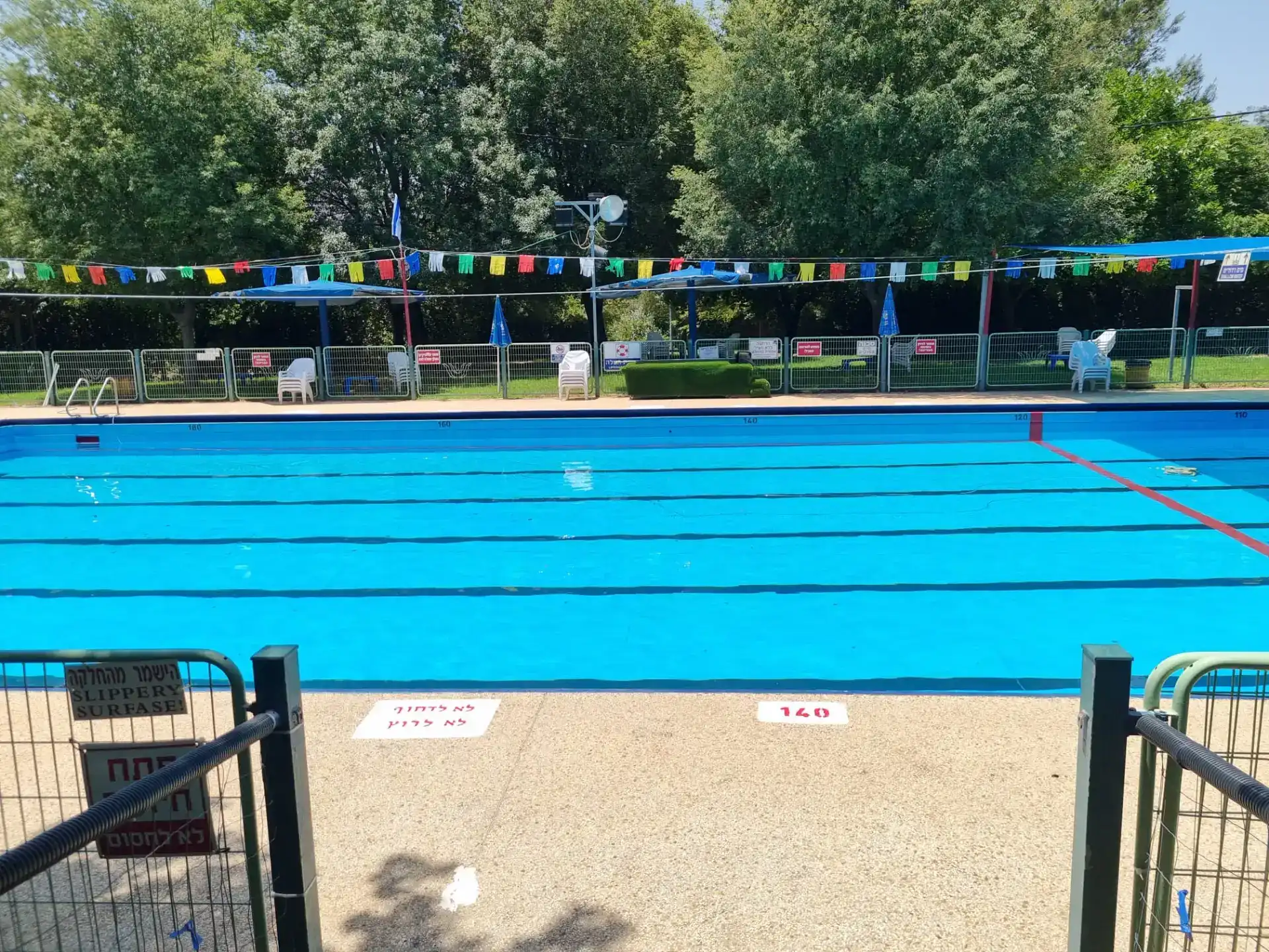 אספקת חומרים תחזוקה שוטפת של הבריכות