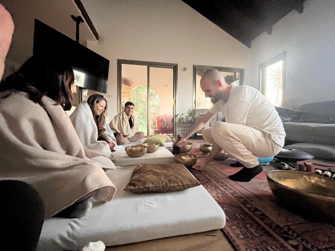 סדנה קבוצתית פרטית בעץ אפרים – חיבור קבוצתי דרך צליל