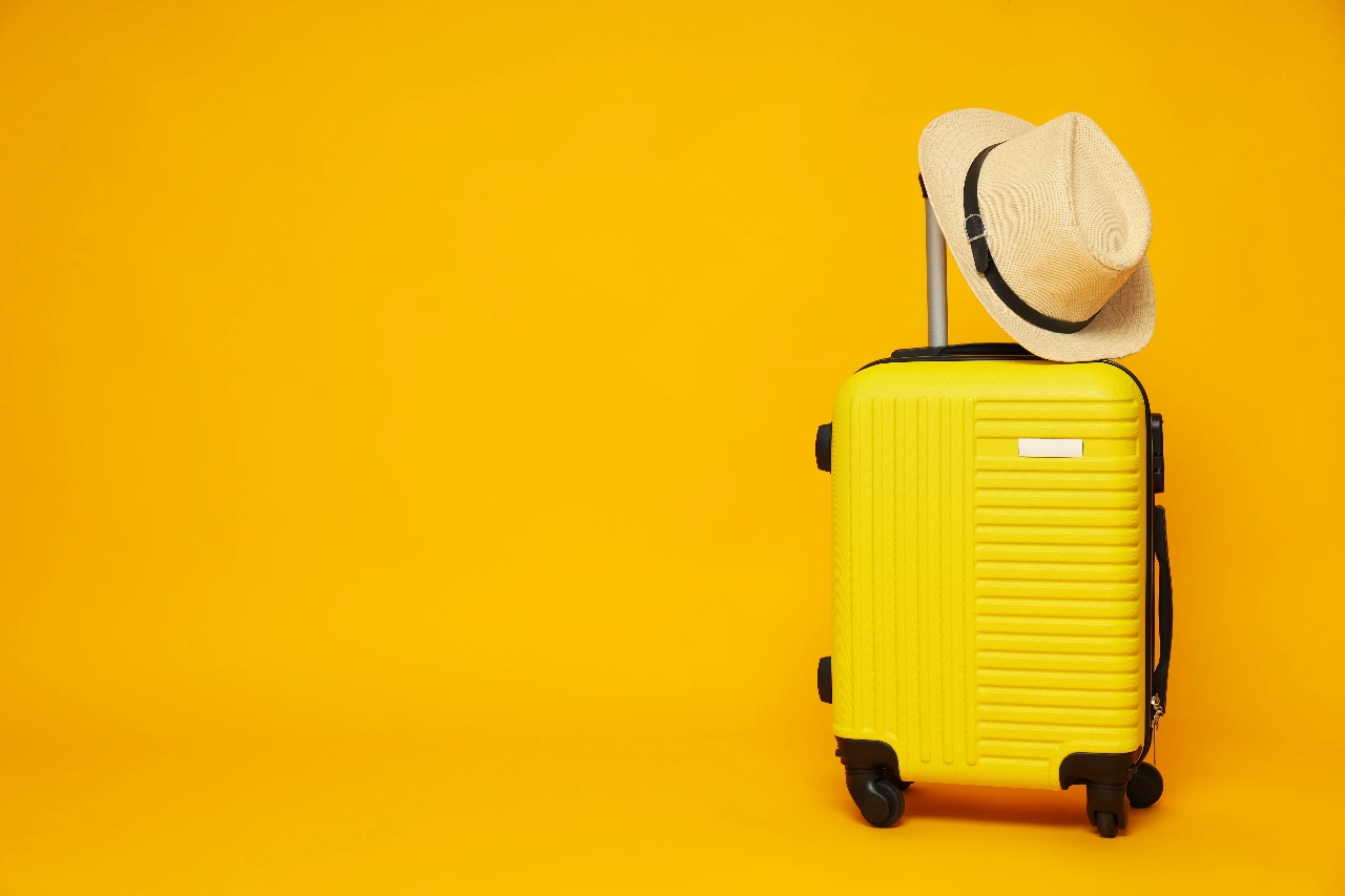 איך לבחור מזוודה לנסיעה לחו״ל לפי סוג הטיול | Bulldozer