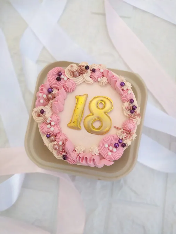 מארז עוגת בנטו +קאפקייקס מעוצבים💜