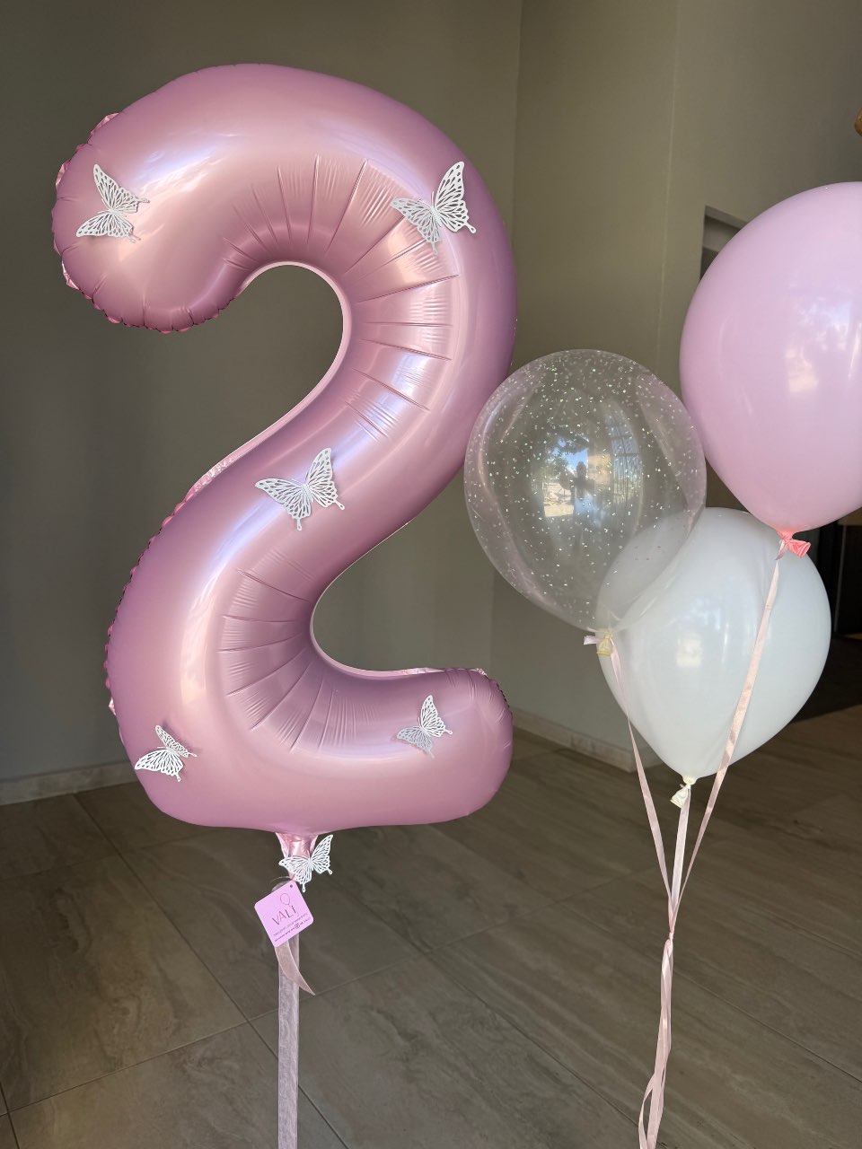 ספרה ופרפרים