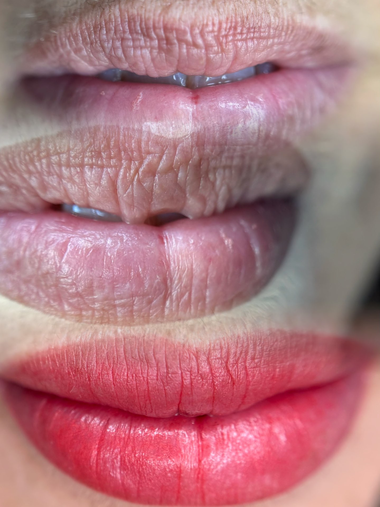 יתרונות הפיגמנט בשפתיים: טבעי, מחמיא ועמיד