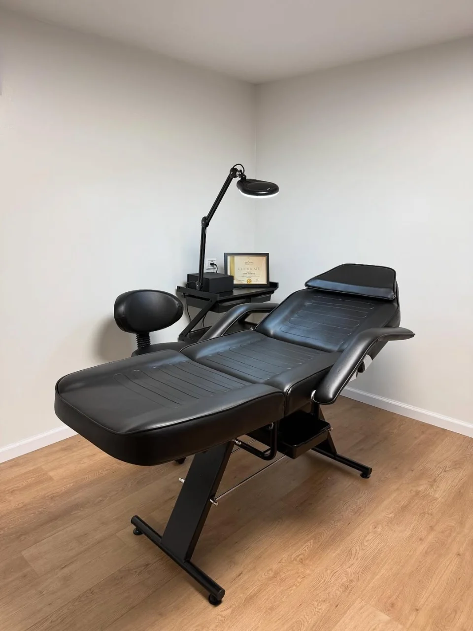 רימובר – הסרת איפור קבוע