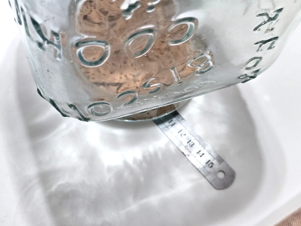 צנצנת גדולה ומסיבית מזכוכית עבה מכסה משהם וארץ מוצא איטליה