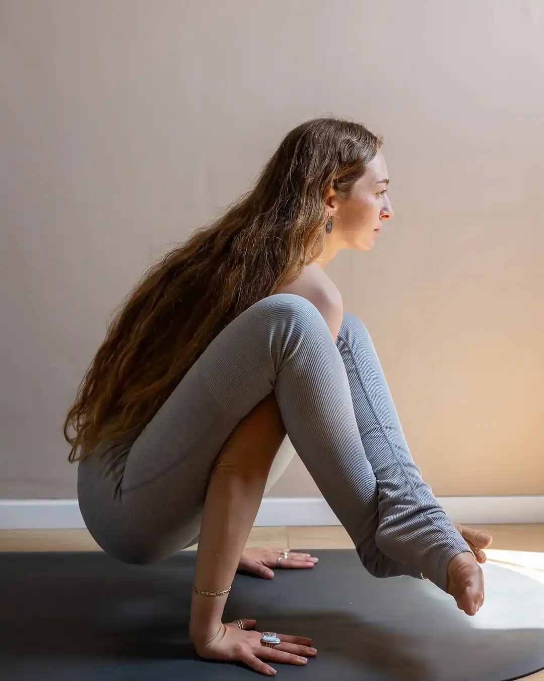 תרגולי יוגה בסגנונות שונים (האטה | ויניאסה | אשטנגה | יין | גמישות | כוח | פילאטיס)