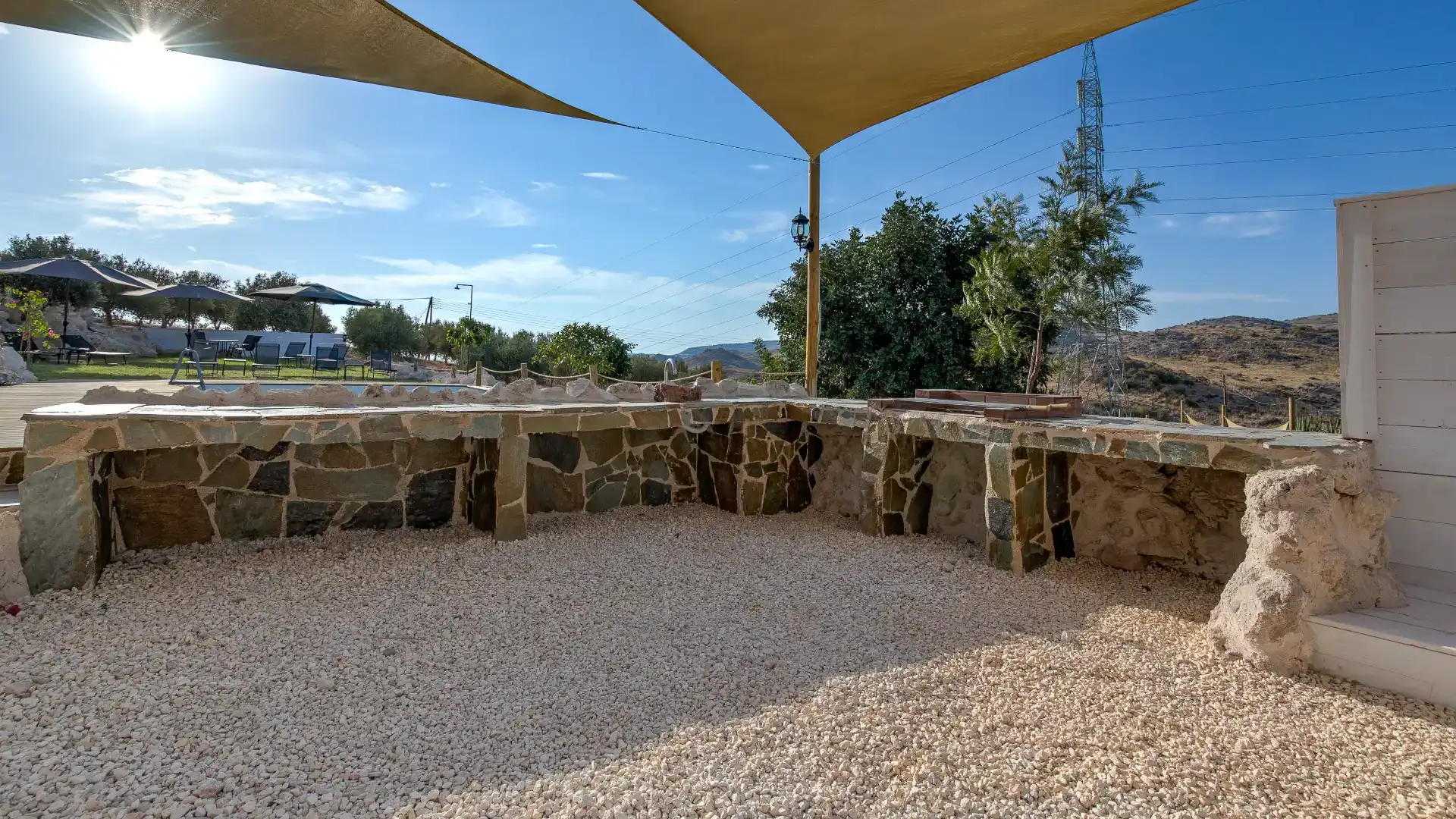 עבודות אבן טבעית- טרסות וריצוף חוץ