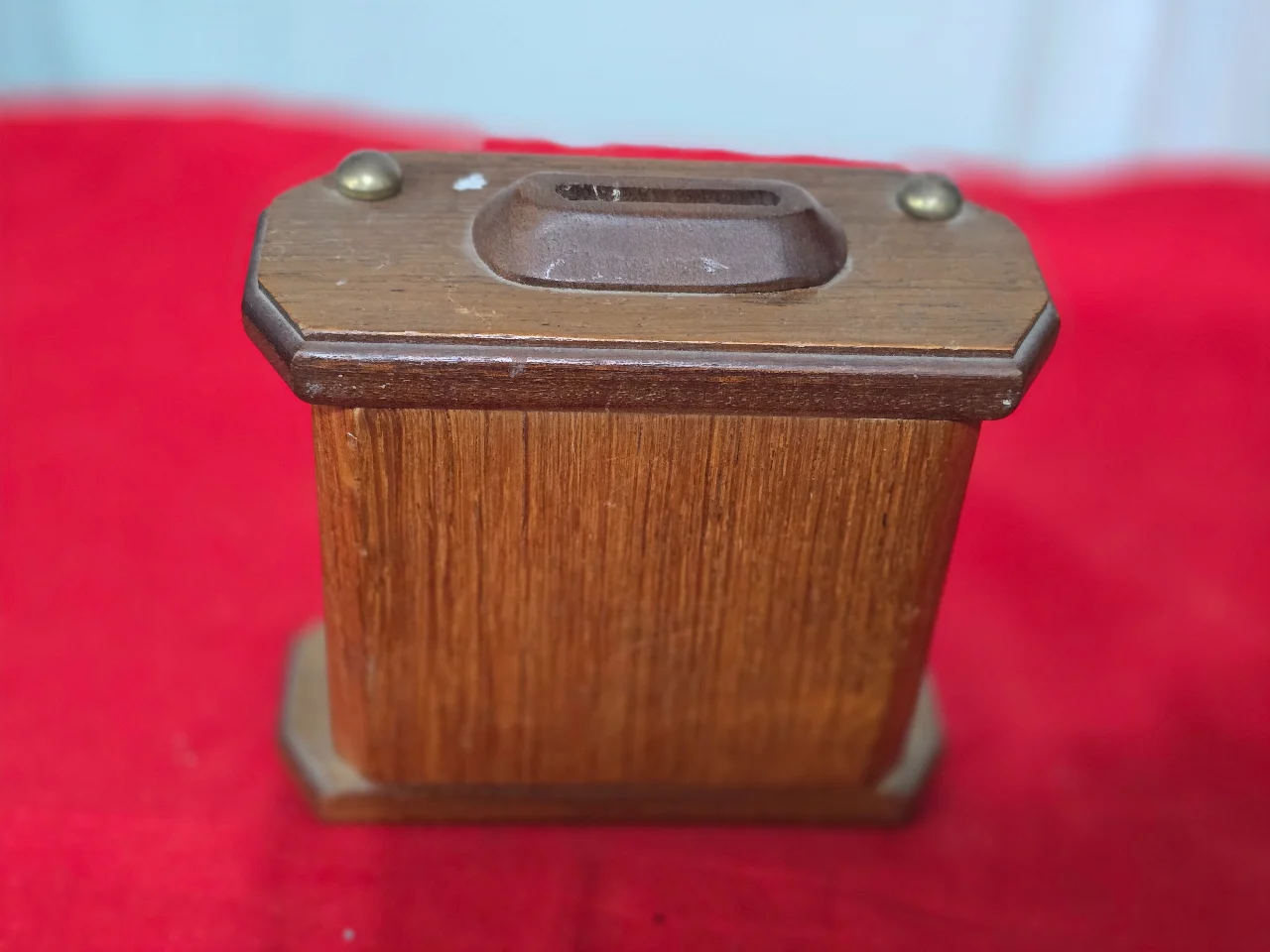 קופת צדקה שילוב עץ ומתכת.. 14 על 14.