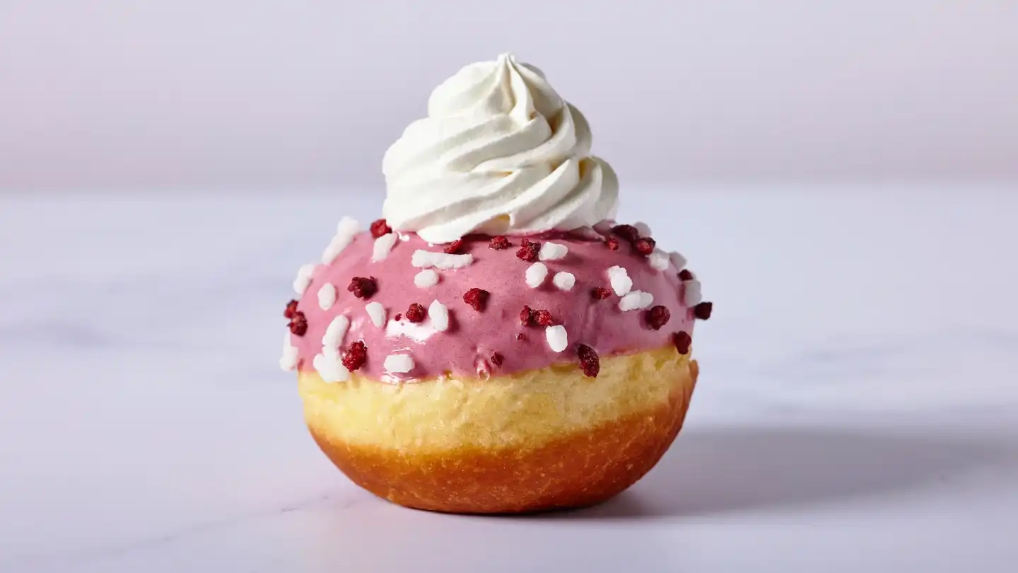 סופגניה פטל וניל שוקולד לבן