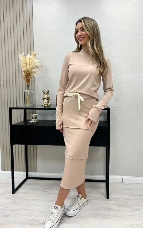 חליפת שאנל קרם