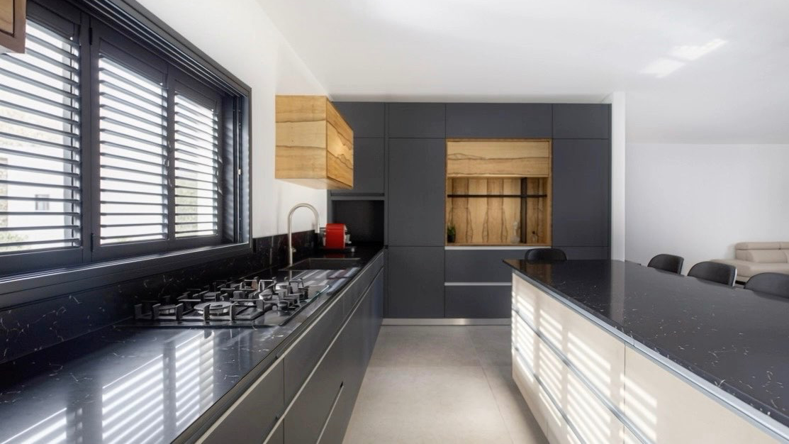 מטבחי־על בהתאמה אישית בפתח תקווה | RAN KITCHENS