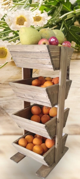 עגלת ירקות ופירות מעוצבת .