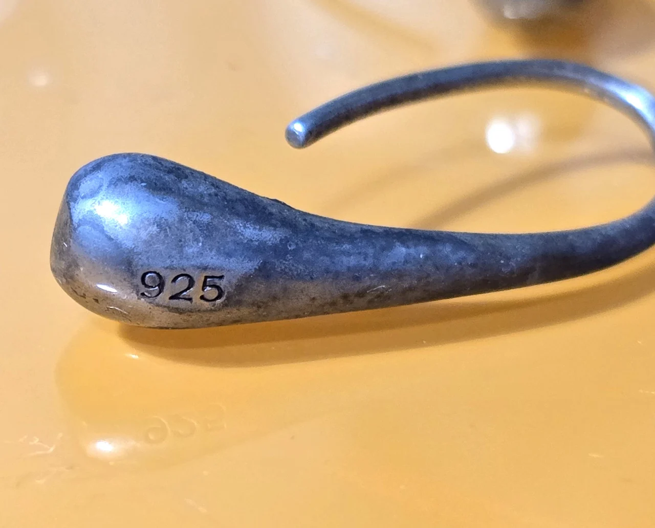 עגילי כסף מלא 925 מעוצבים בצורת טיפה ..חתומים