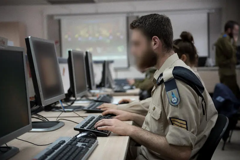 שאלות ותשובות בנושא צבא מקצועי