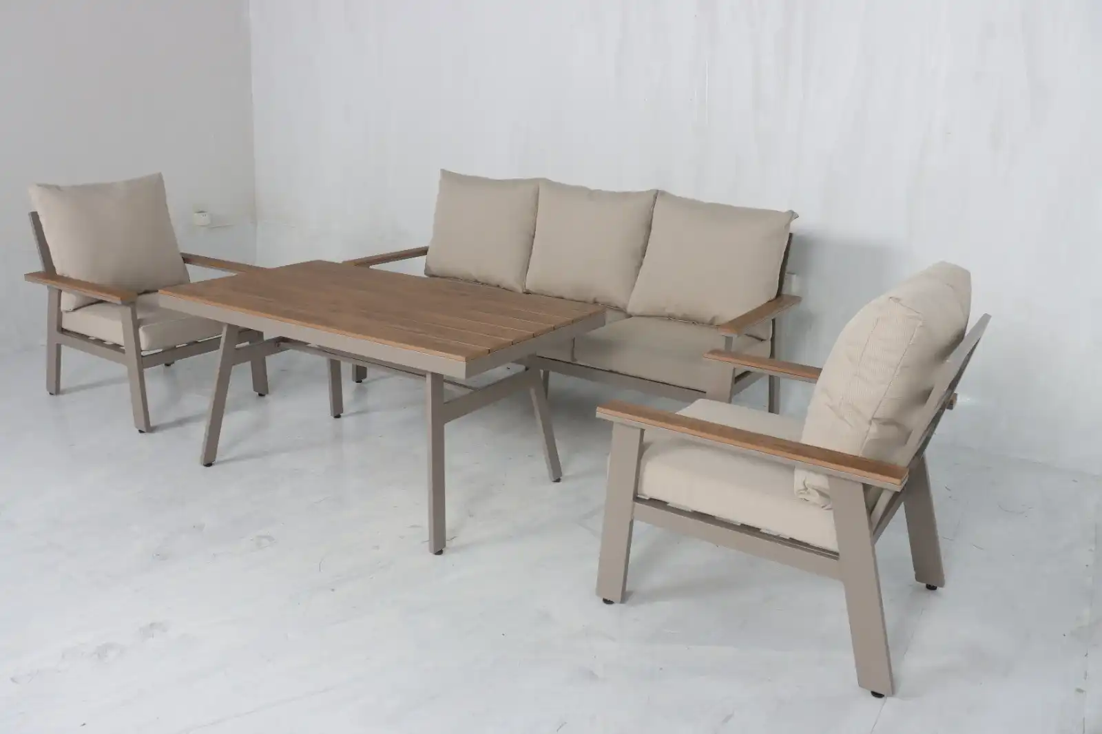 פינת ישיבה דגם ״אדל״ צבע שמפניה