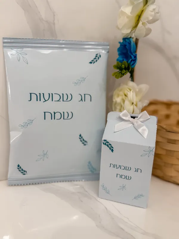 קופסא למילוי בצורת קרטון חלב וקורנפלקס ממותג