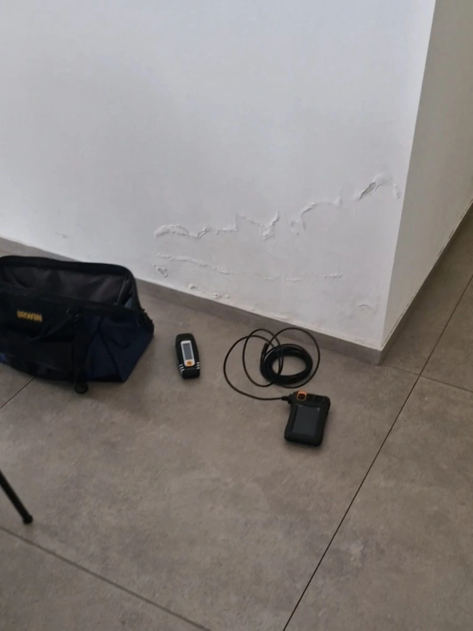 בדיקת רטיבות עם ציוד מתקדם