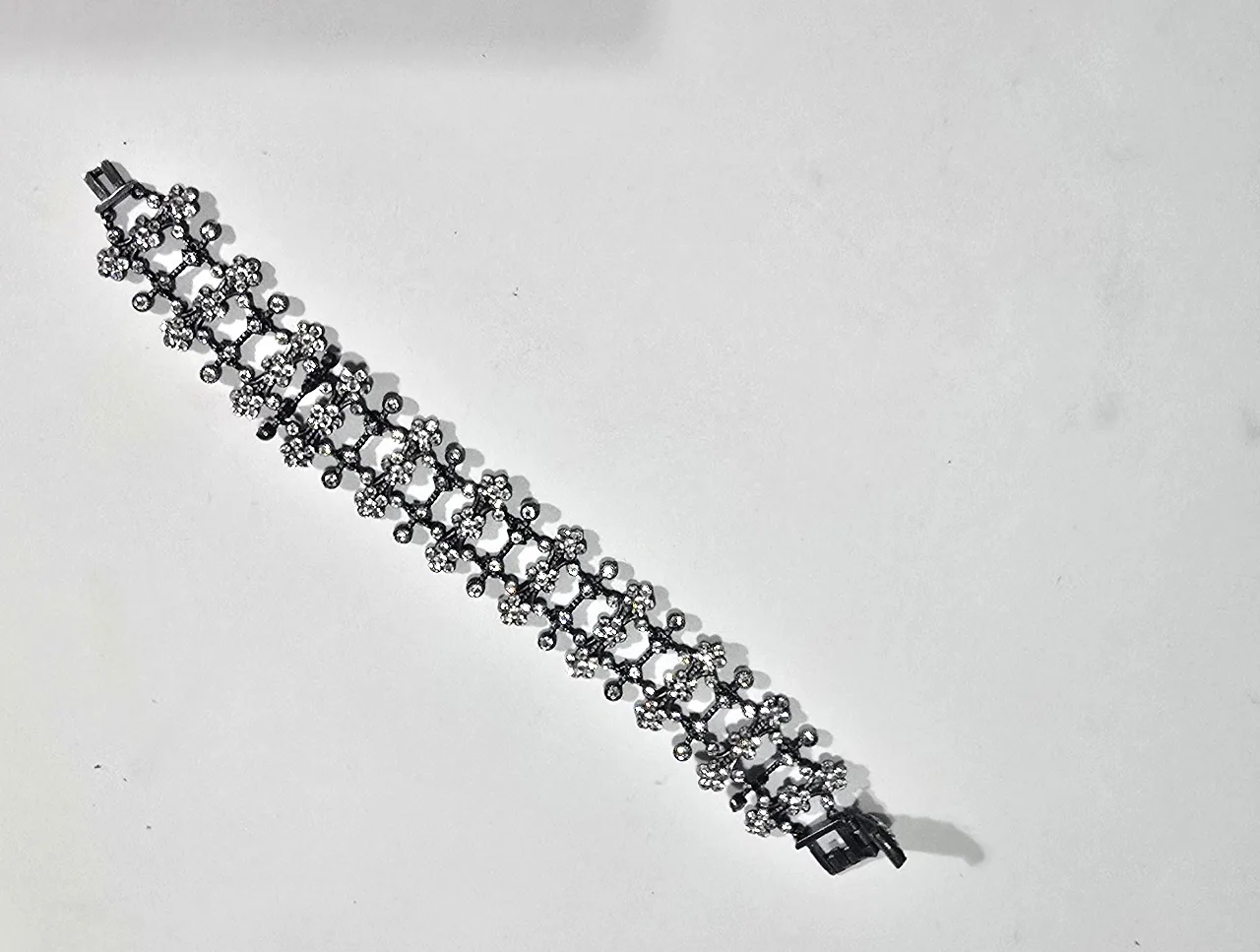 צמיד כסף בשילוב של אבני סברובסקי עבודת יד קולקציה של הבת של מיכל נגרין