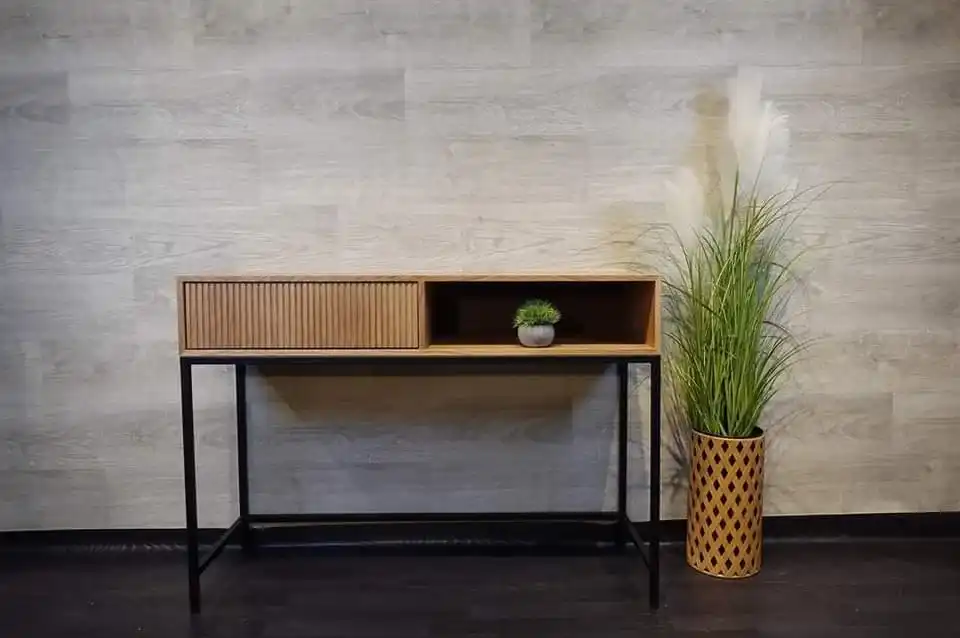 שידת עץ עם חלוקה לשניים