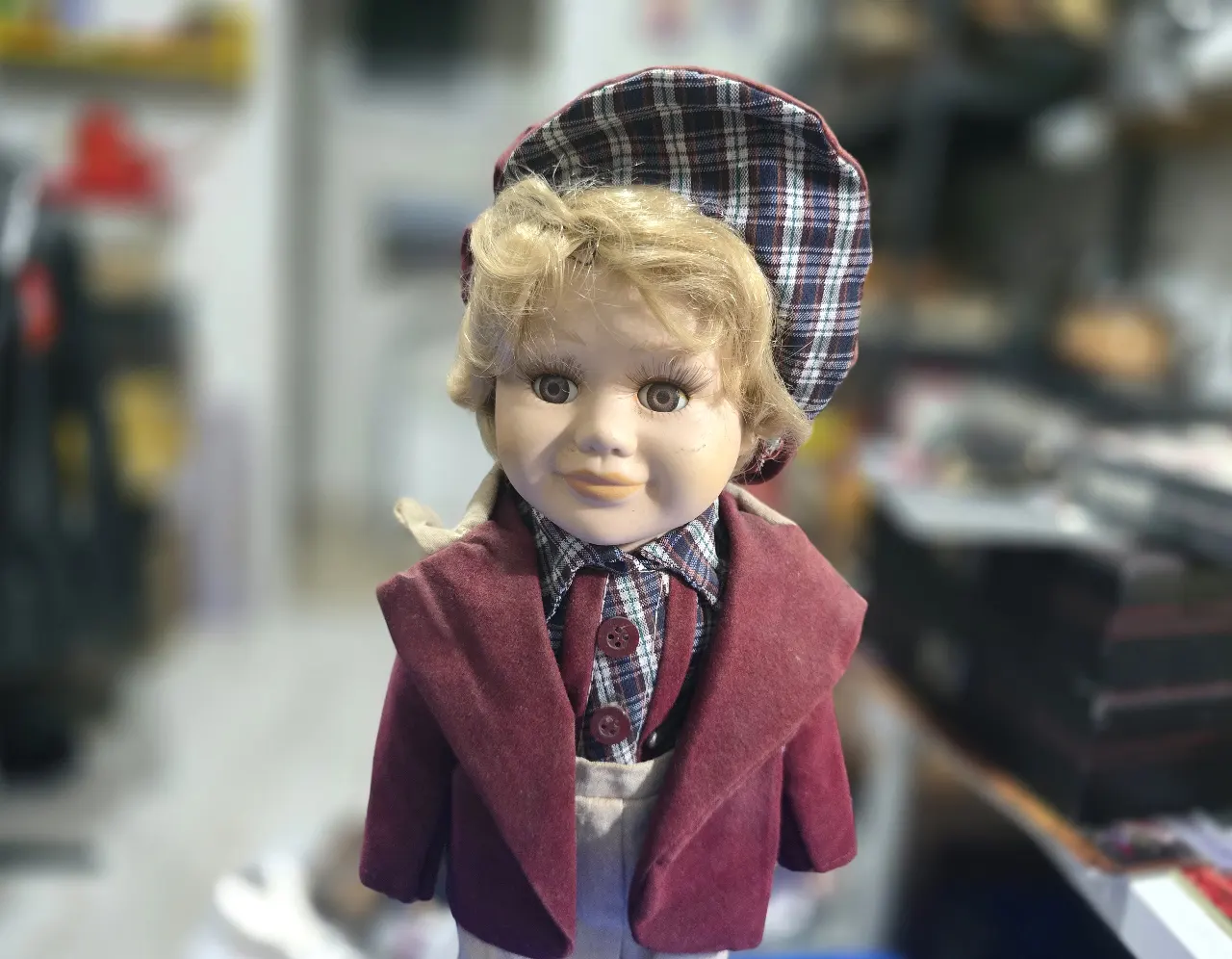 בובת וינט'ג יפיפיה עם סטנד כנראה שמשה כבובת נוי גובה 45 ס'מ