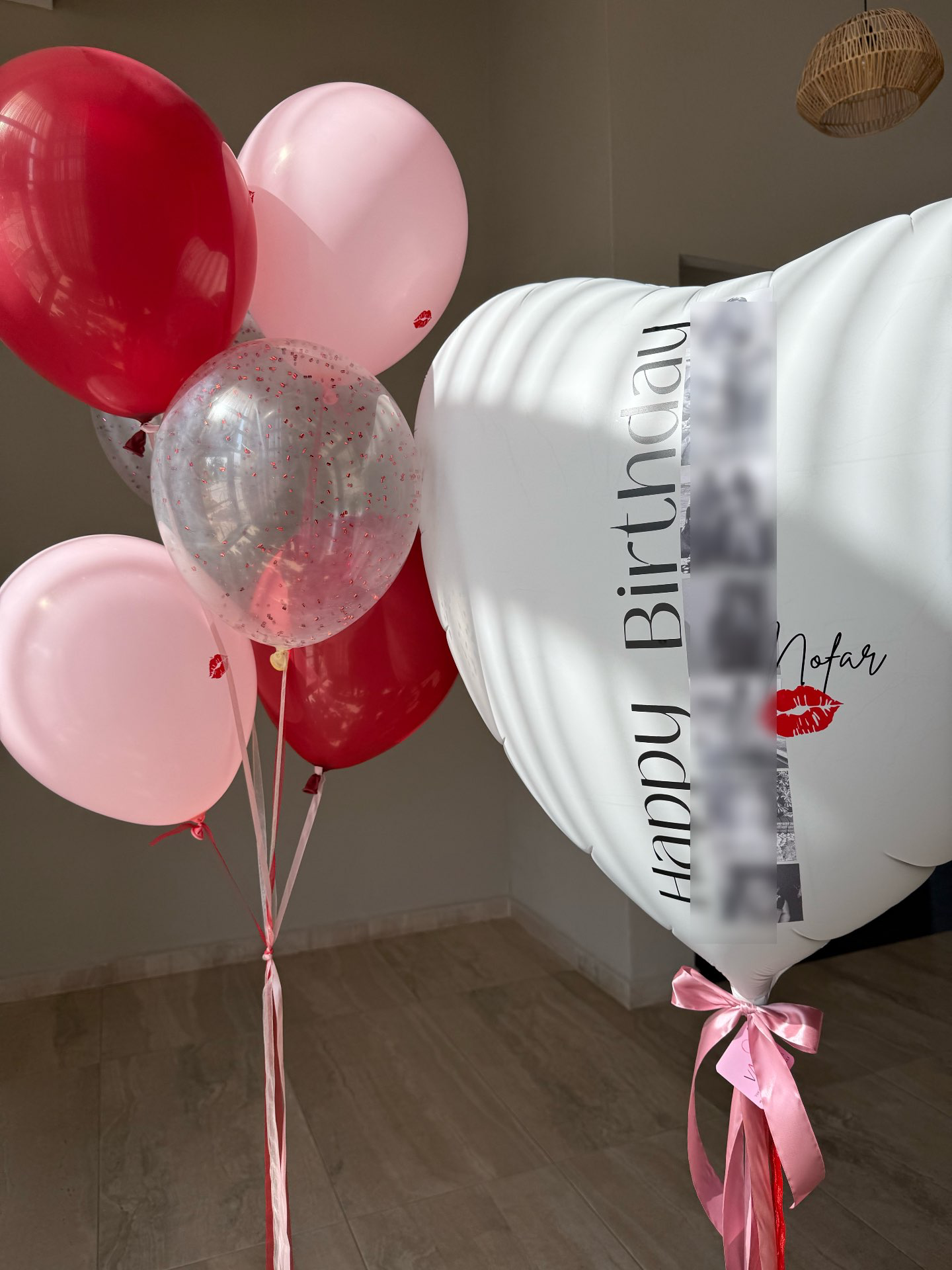 סט בלונים נשיקה באוויר – עיצוב רומנטי ומלא אהבה שכל אחד יתאהב בו