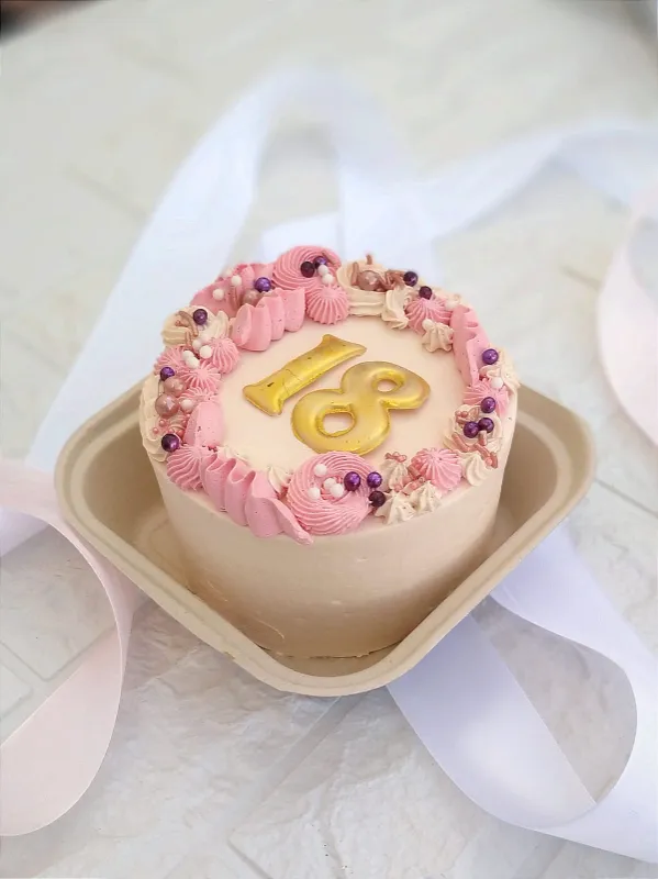מארז עוגת בנטו +קאפקייקס מעוצבים💜