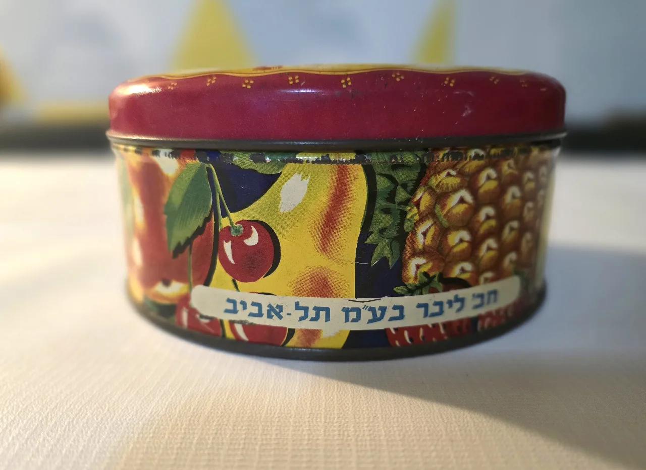 ליבר - קופסת פח נדירה! מפעל ליבר במצב מצוין לגילה ישראליאנה קופסת פח נדירה של ליבר. מפעל הממתקים הישראלי. שהוקם עוד לפני הקמת המדינה פעל בתל אביב