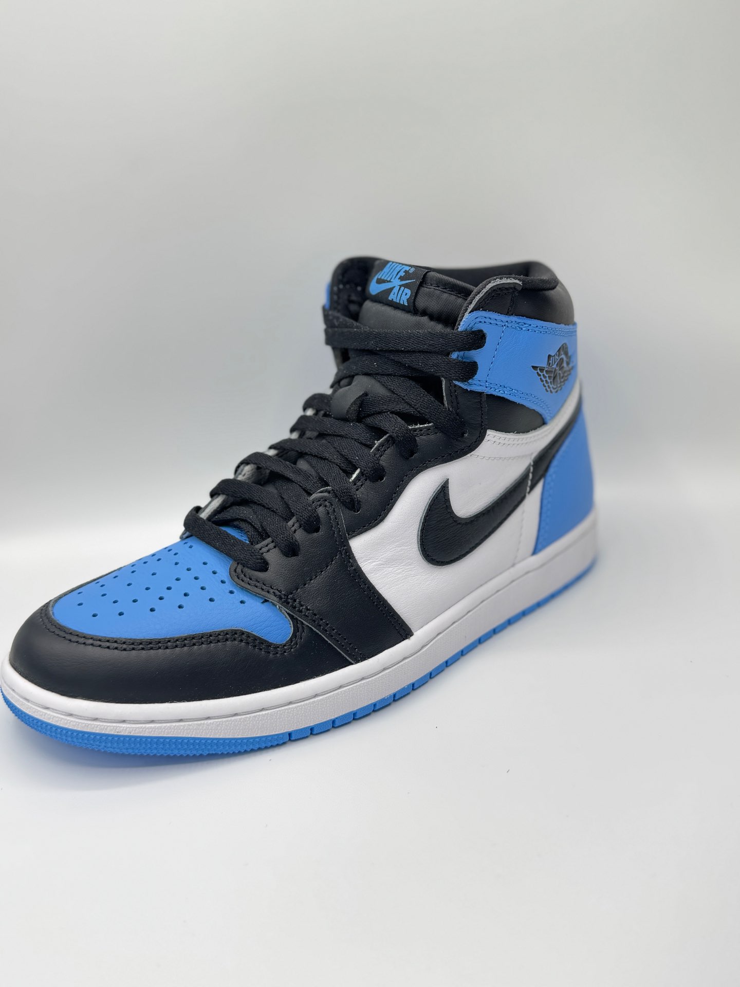 “Jordan 1 Retro high Og “UNC Toe