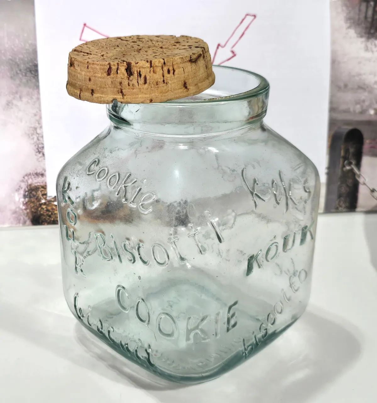 צנצנת גדולה ומסיבית מזכוכית עבה מכסה משהם וארץ מוצא איטליה