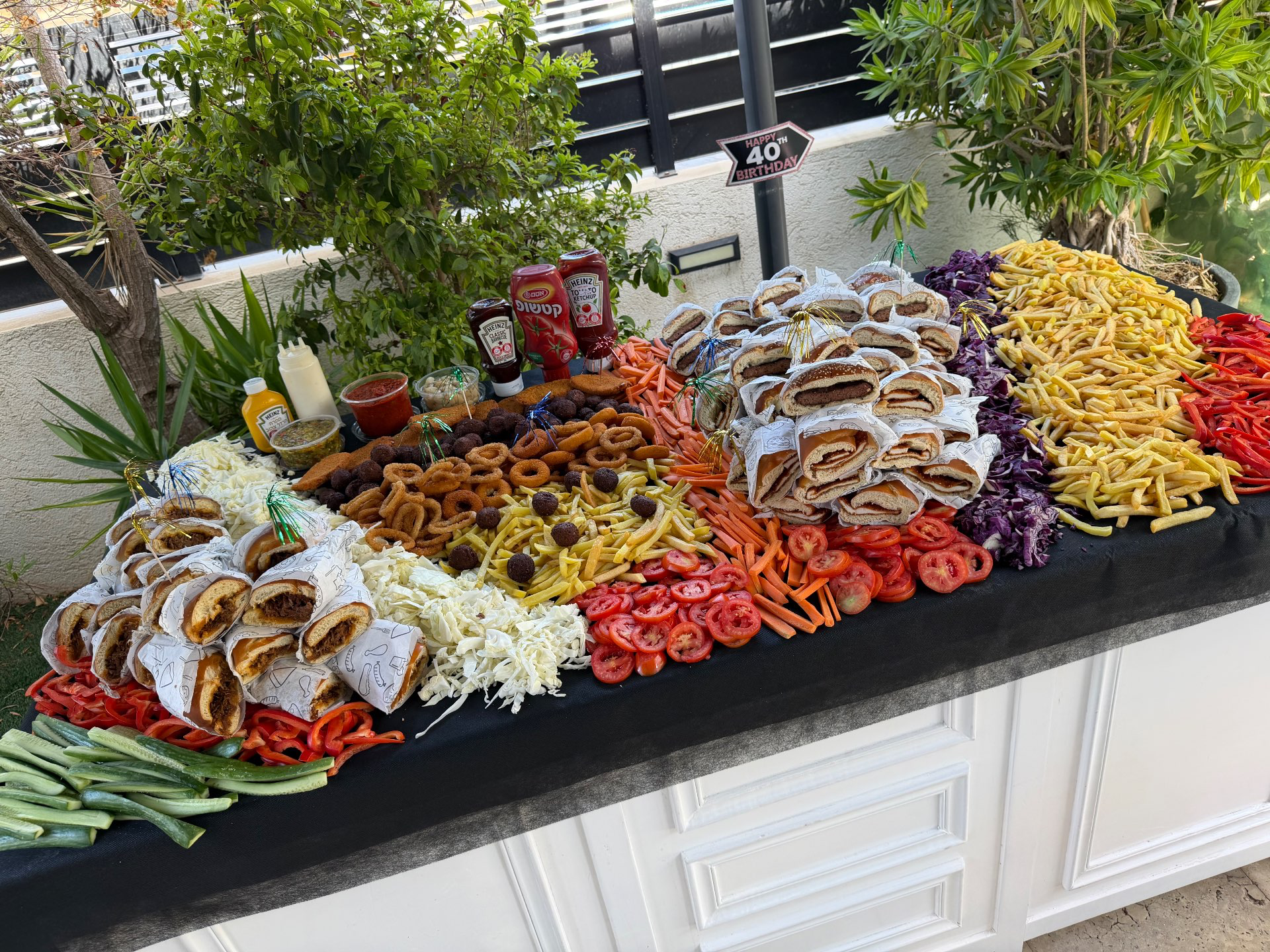 שולחנות שוק לאירועים | בידיים טובות