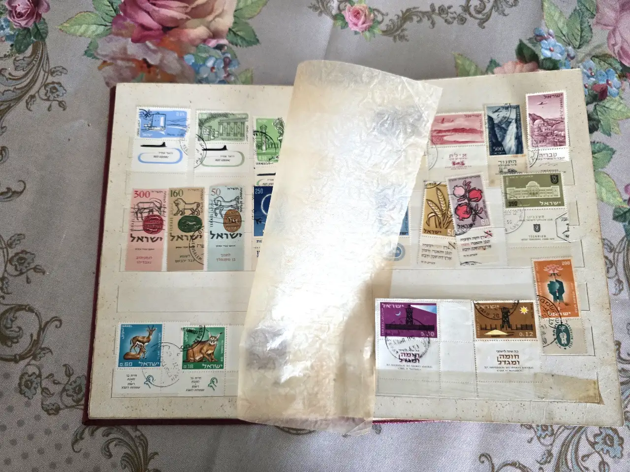 שני אלבומי בולי ישראל עם שובלים חתומים, תקופות שונות