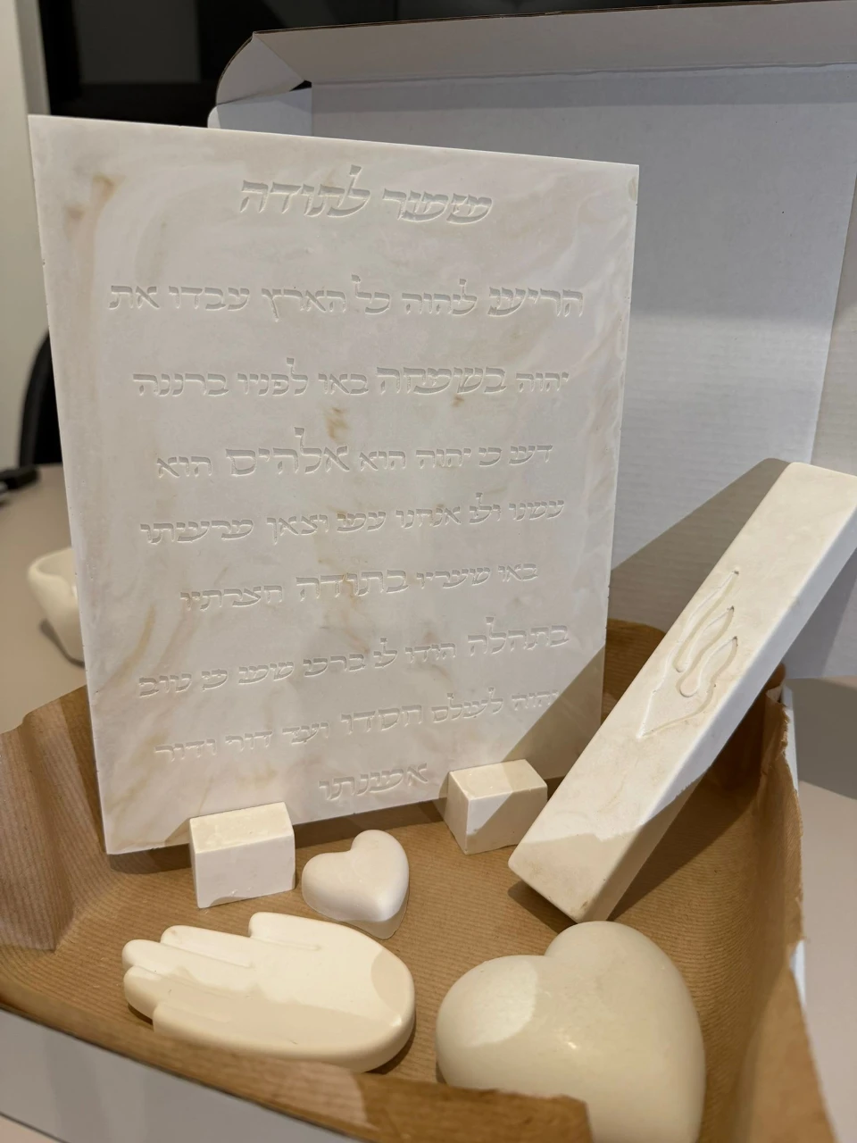 מכירת מוצרי בטון בעבודת יד בהתאמה אישית