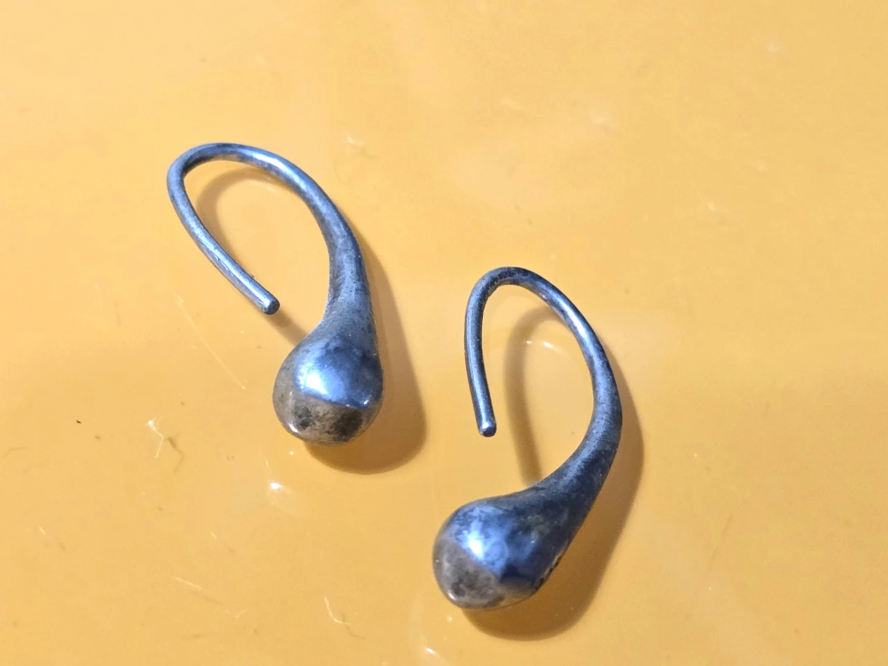 עגילי כסף מלא 925 מעוצבים בצורת טיפה ..חתומים