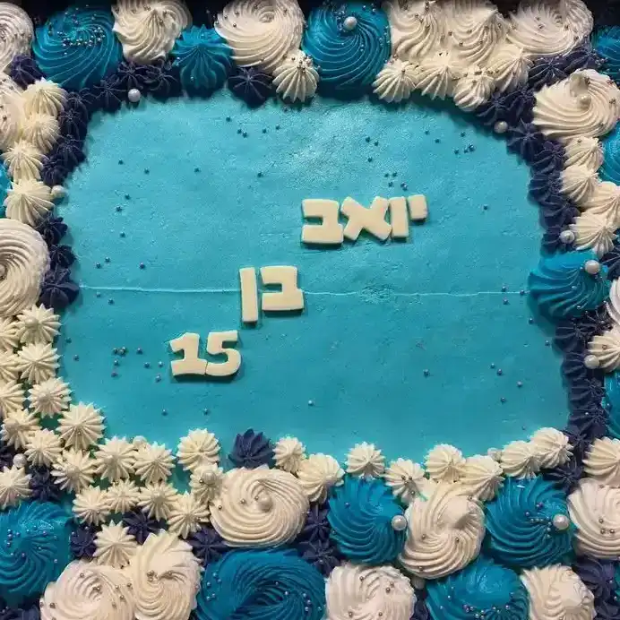 איך מתבצעת התאמה אישית של עוגות לפי צבעים וקונספט?