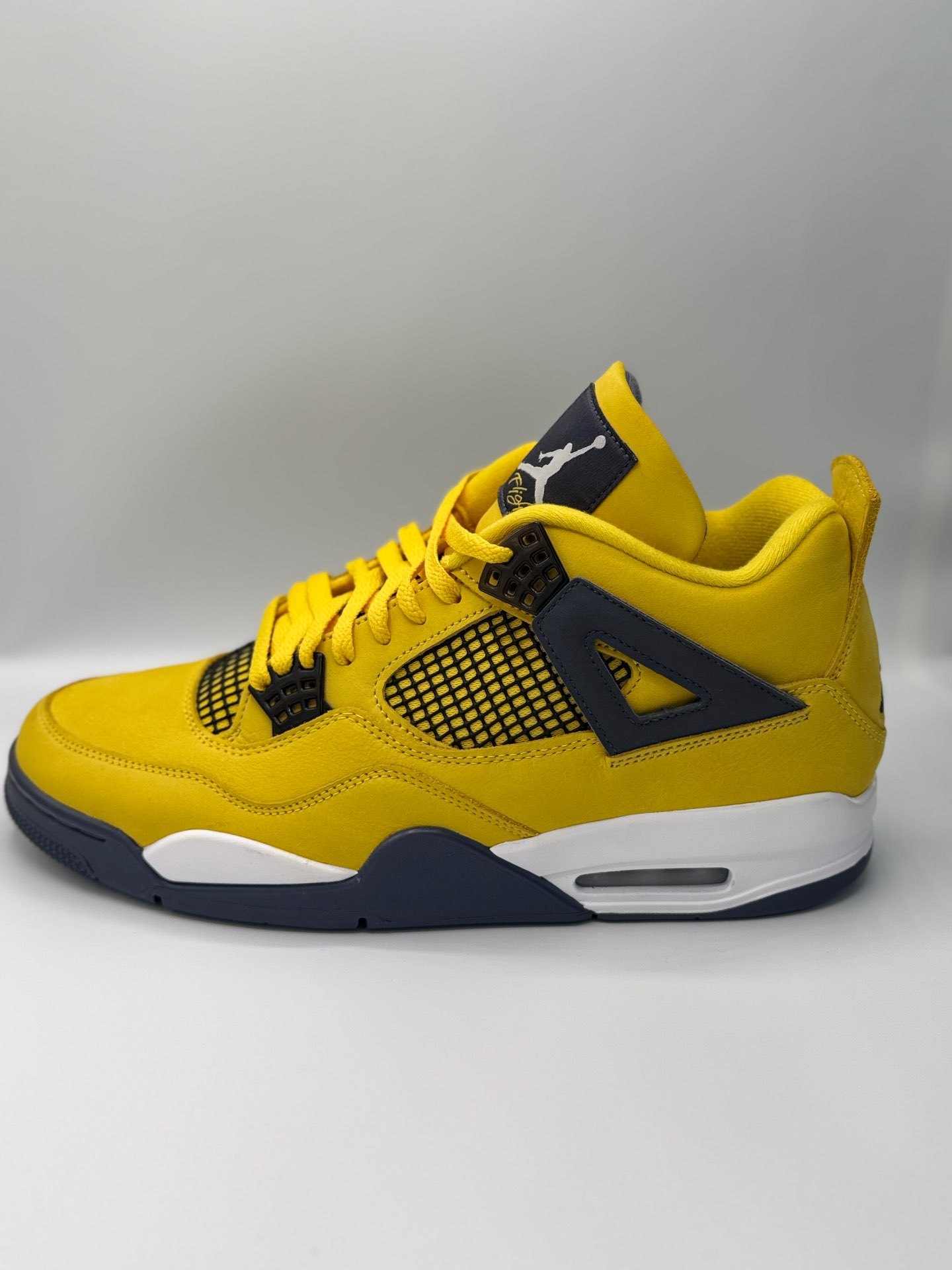 Jordan 4 Retro“ Lightning”