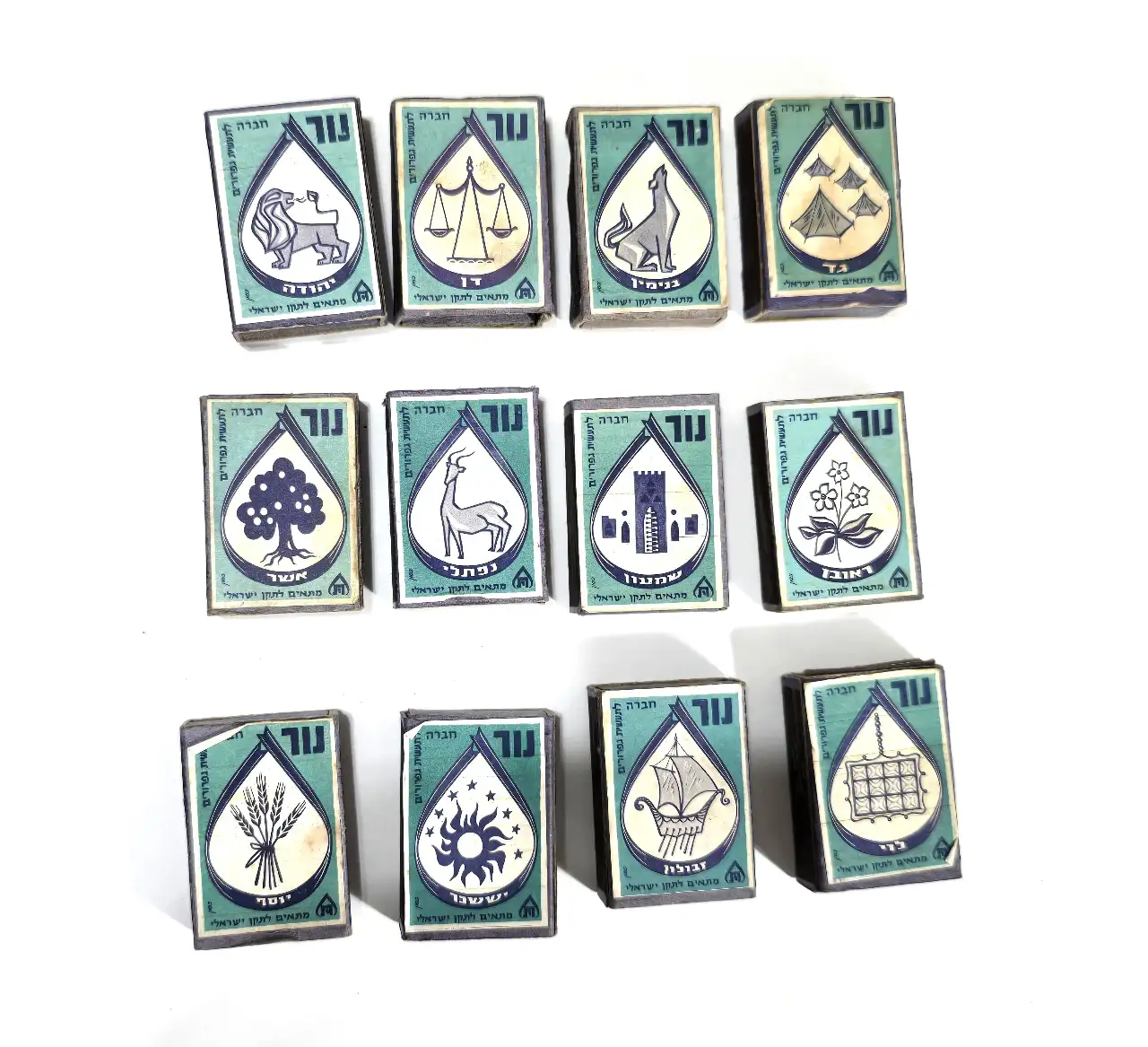 12 השבטים - לוט 12 קופסאות גפרורים ישראליות תוצרת "נור" סט 12 השבטים של ישראל ברקע תכלת-טורקיזי, בלאי קל, מעט גפרורים בחלק מהן.