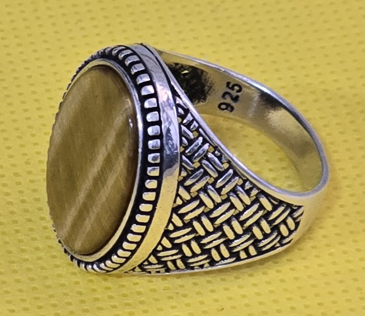 טבעת כסף וינטג' איכותית, גדולה ומרשימה. חתומה 925. מידה: 12.5 משקל: 10.1 גרם אורך מקסימלי האלמנט הקדמי כ- 24 מ"מ שבוץ אבןם עין הנמר