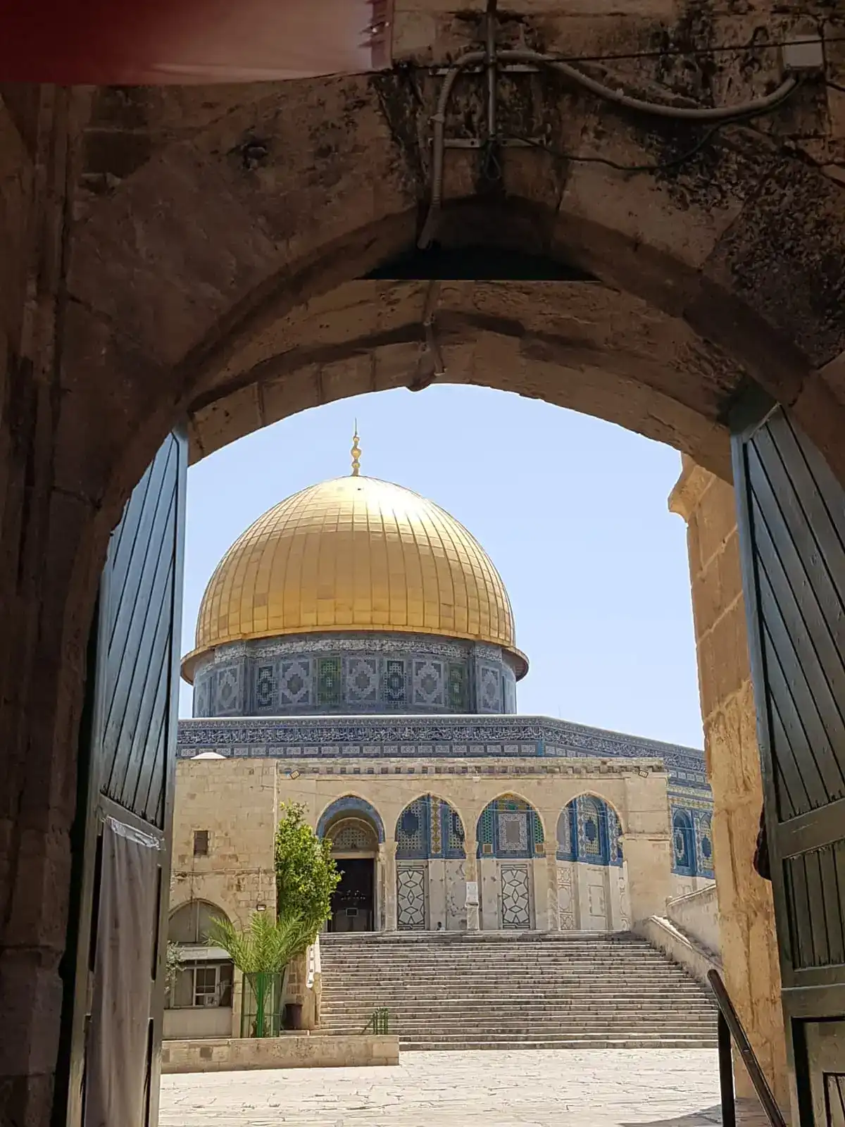 ירושלים פנים רבות לה