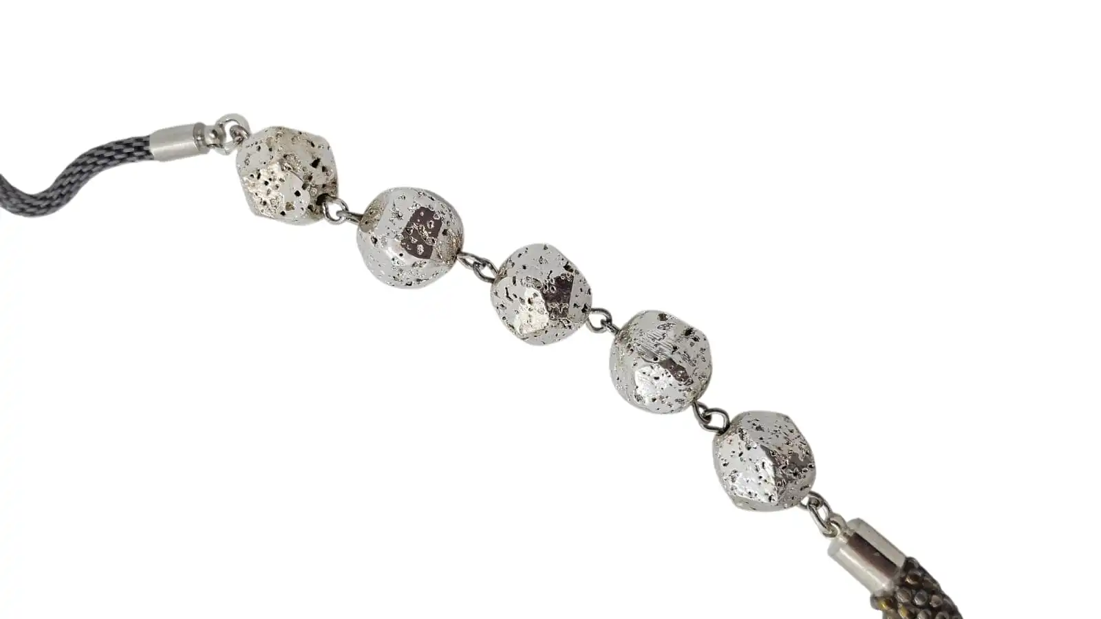 שרשרת- אבנים על הירח