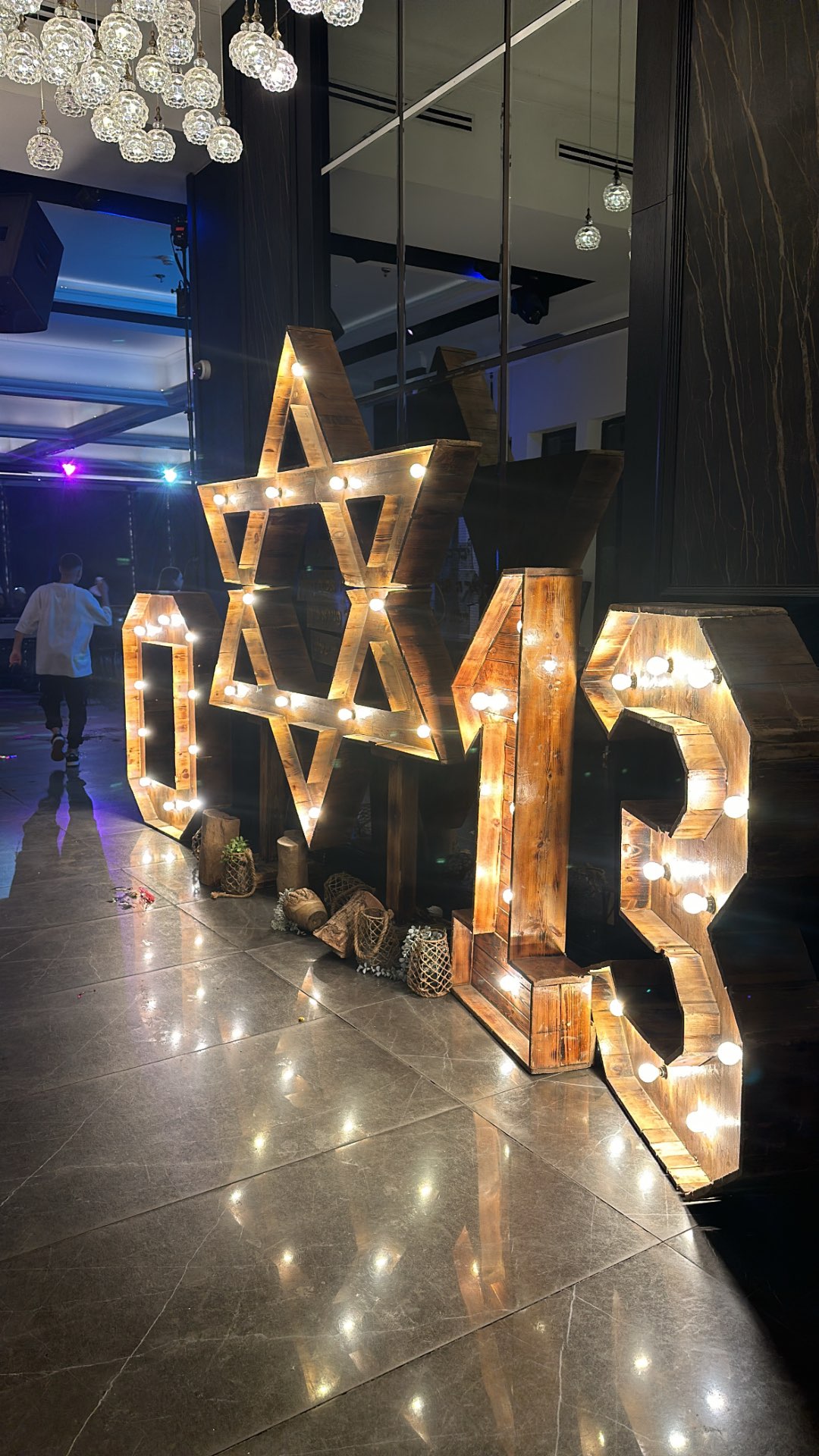 אותיות מוארות מעץ לבר מצווה