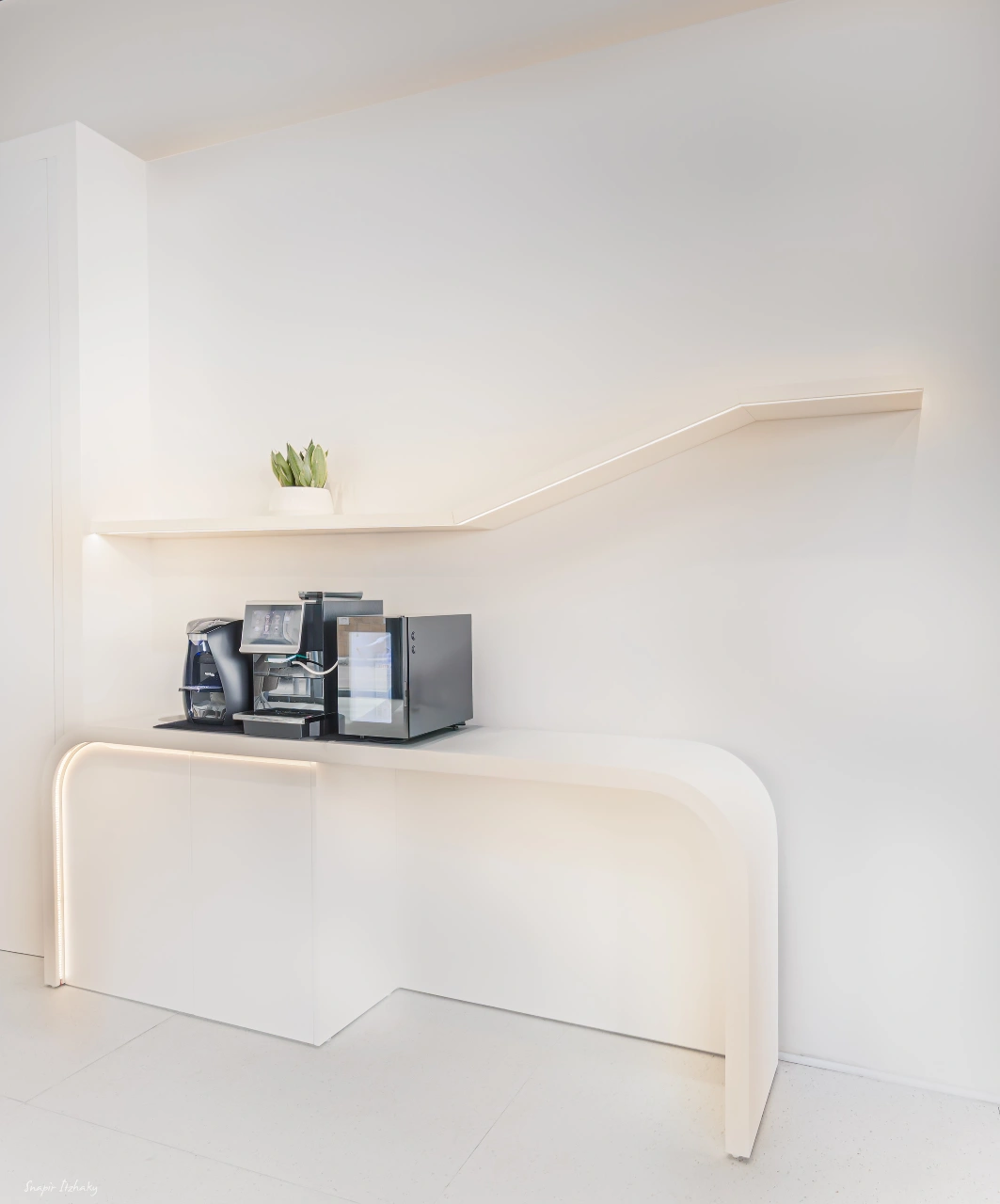 loom-lighting KGM car showroom in Petah Tikva