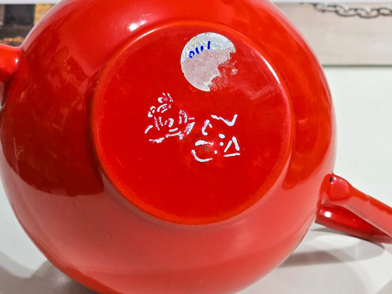 קומקום אמייל יפה, וינטאג', שמור, תוצרת פולין, חתום, גובה 13 ס"מ