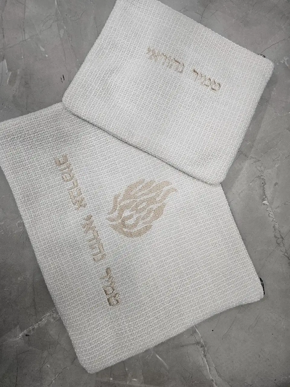 תיקי טלית ותפילין עם רקמת שם