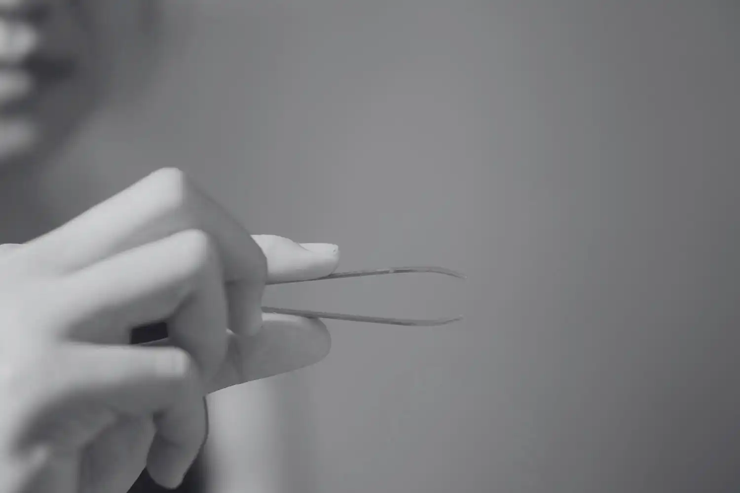 עיצוב ושיקום גבות פינצטה