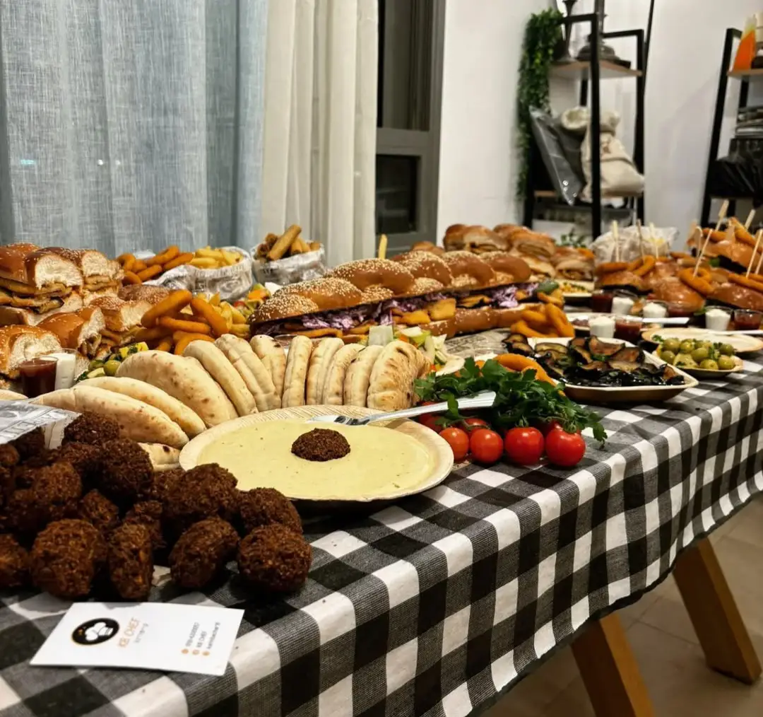 שולחנות שוק עשירים